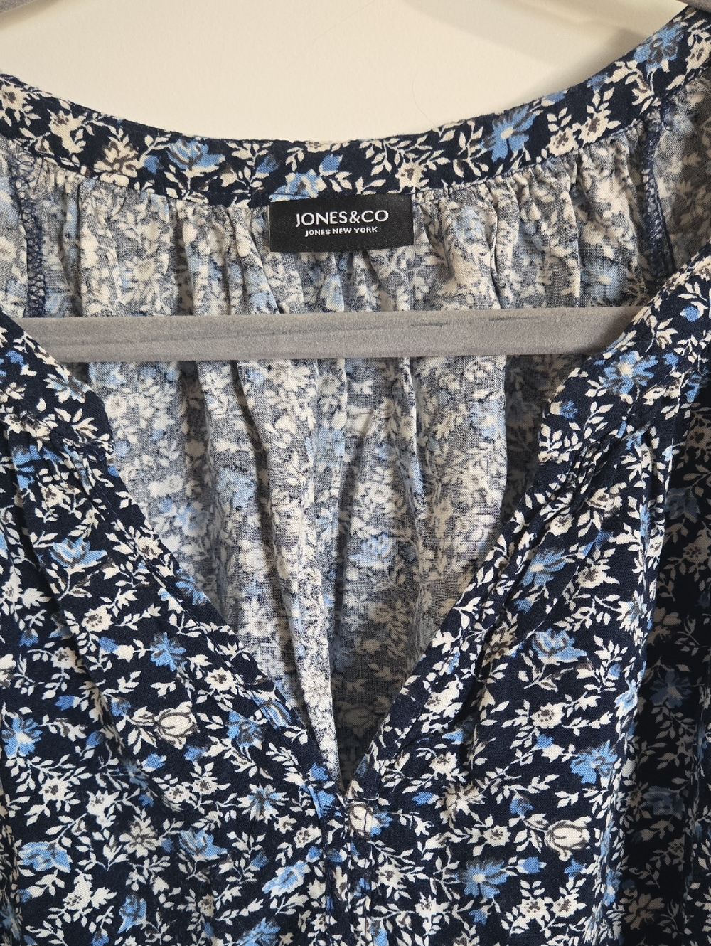 Jones New York Navy and Light Blue Floral Blouse